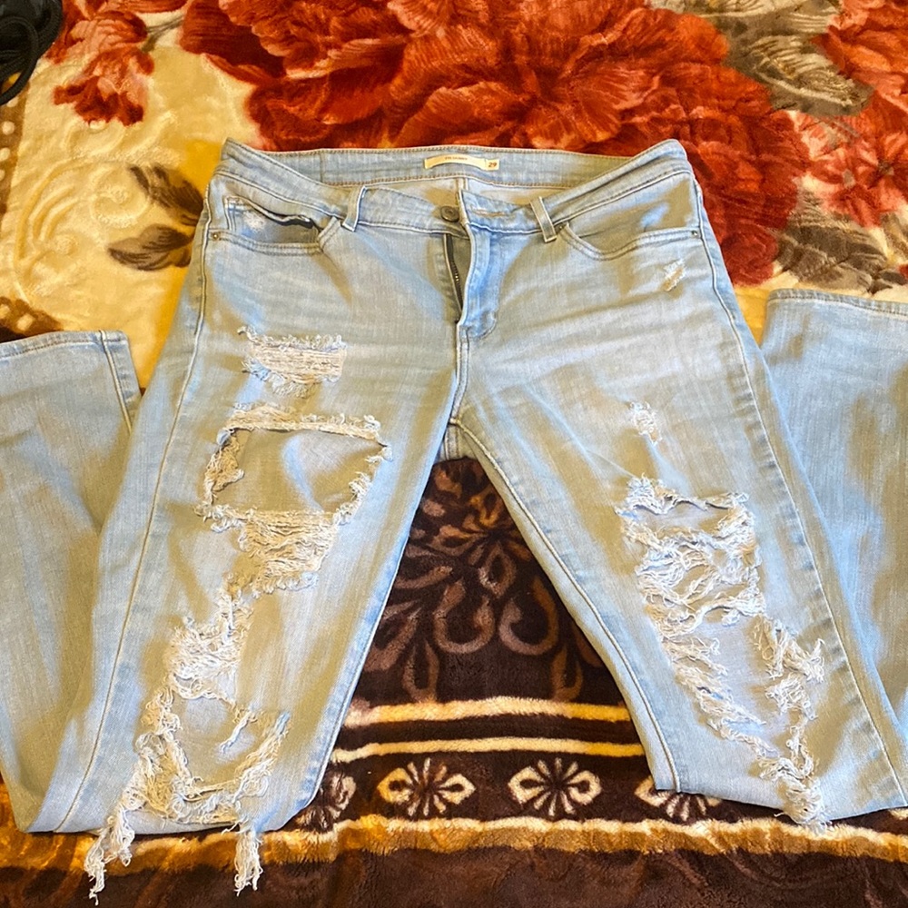 Levi’s ripped skinny Jeans, super soft and comfortable